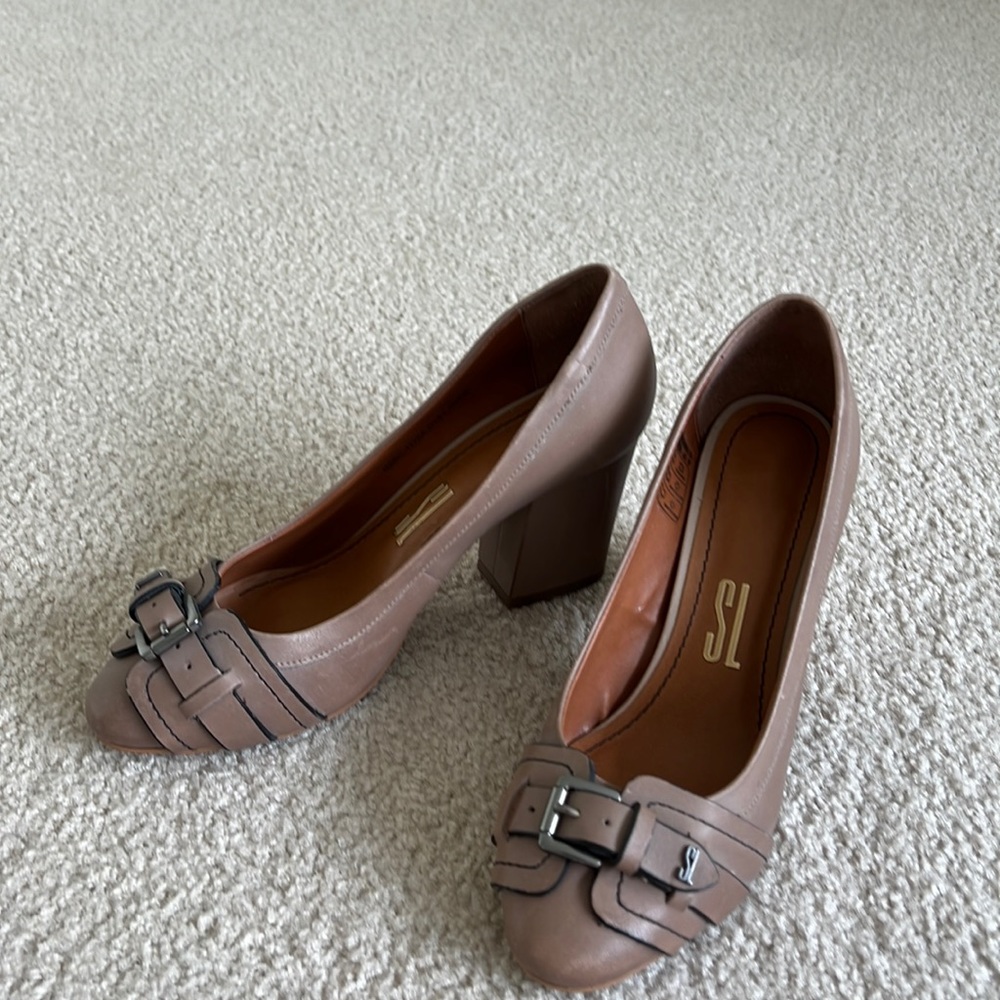 Brand new shoes, worn once, too small for me